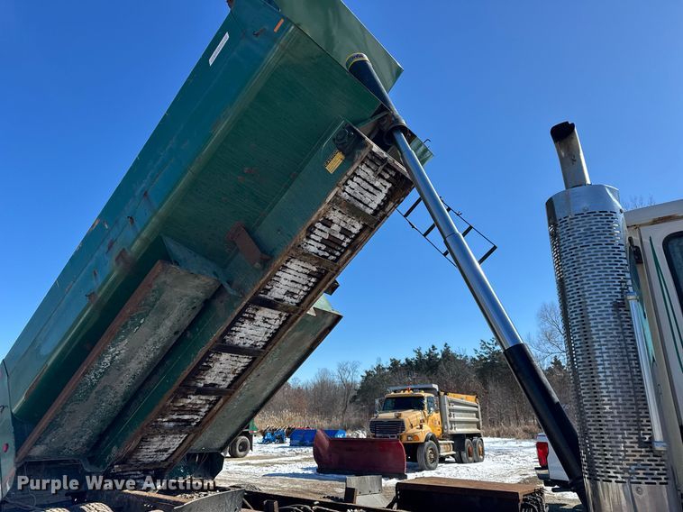 image for item DU3302 2002 Freightliner FL80 dump truck