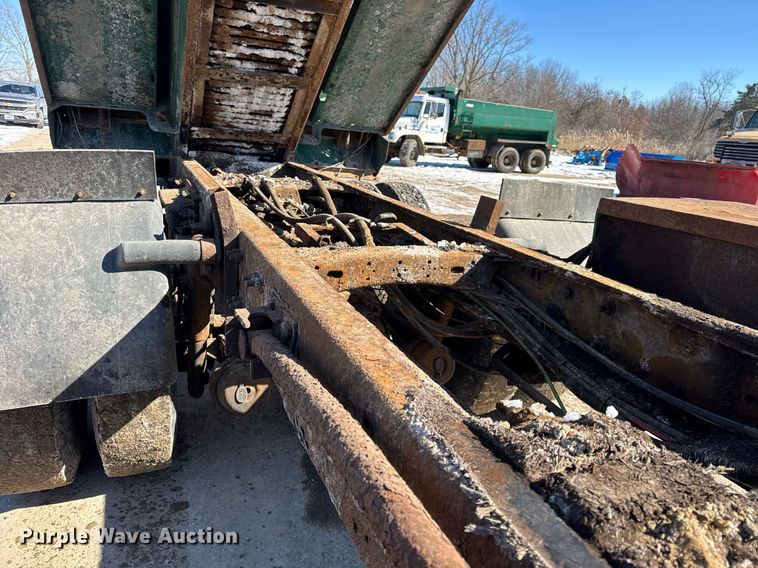 image for item DU3302 2002 Freightliner FL80 dump truck