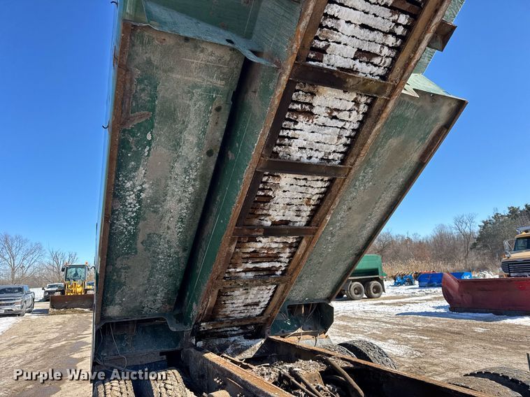 image for item DU3302 2002 Freightliner FL80 dump truck