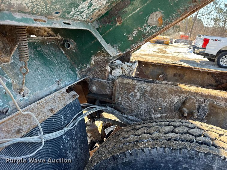 image for item DU3302 2002 Freightliner FL80 dump truck