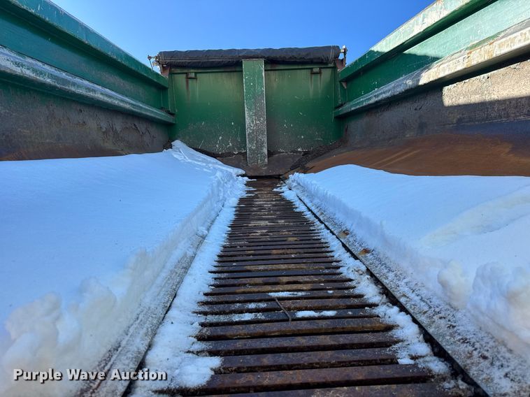 image for item DU3302 2002 Freightliner FL80 dump truck