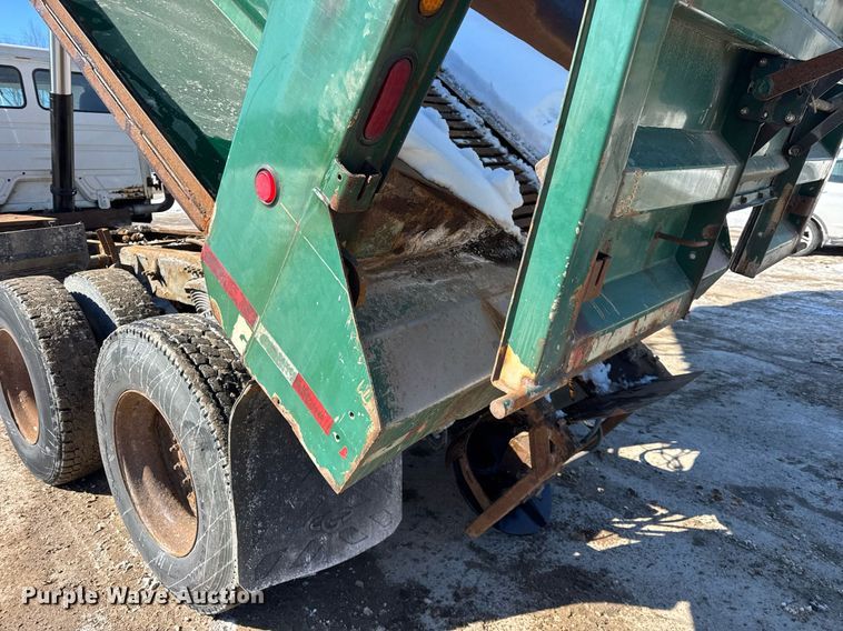 image for item DU3302 2002 Freightliner FL80 dump truck