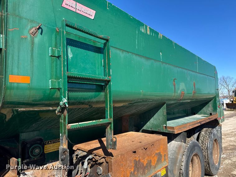 image for item DU3302 2002 Freightliner FL80 dump truck