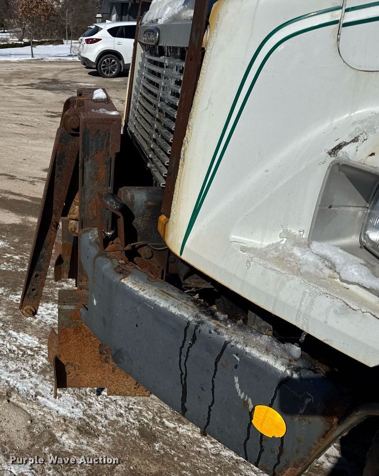 image for item DU3302 2002 Freightliner FL80 dump truck