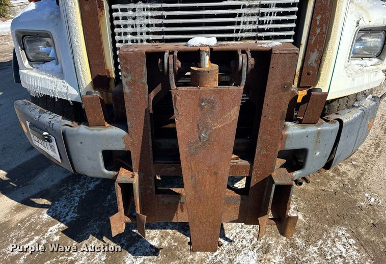 image for item DU3302 2002 Freightliner FL80 dump truck