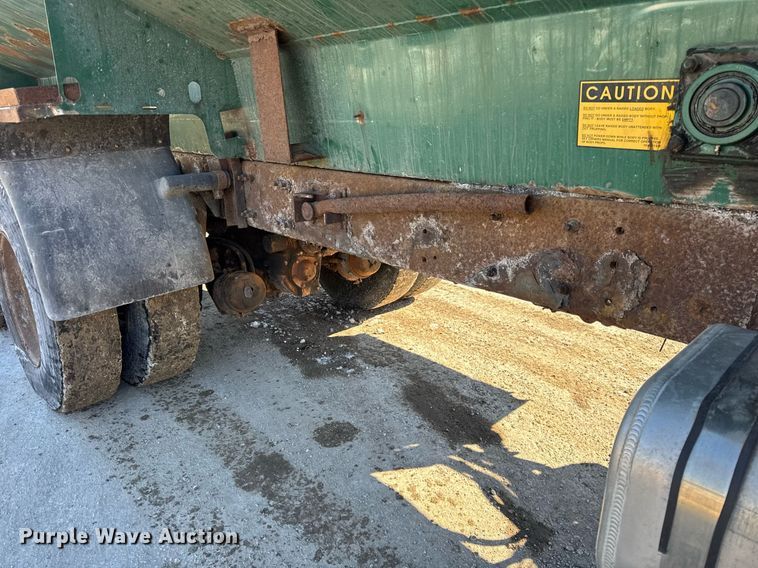 image for item DU3302 2002 Freightliner FL80 dump truck
