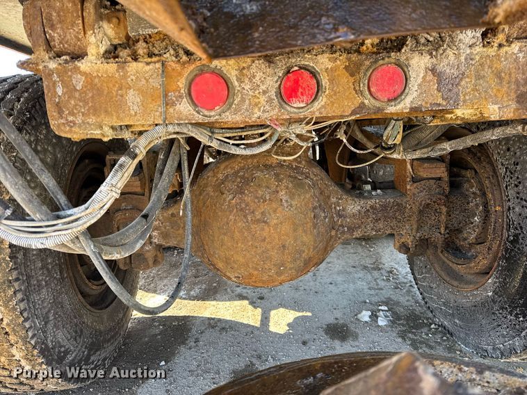 image for item DU3302 2002 Freightliner FL80 dump truck