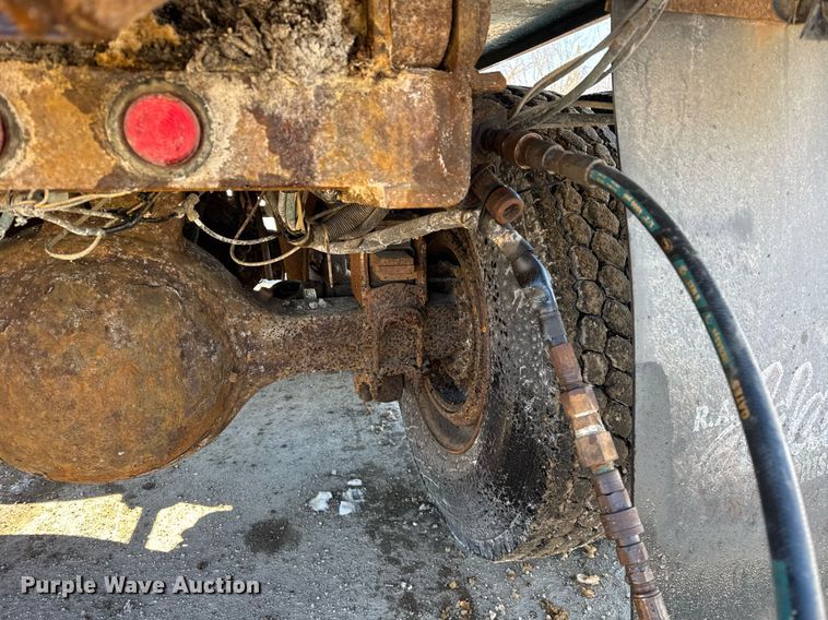 image for item DU3302 2002 Freightliner FL80 dump truck