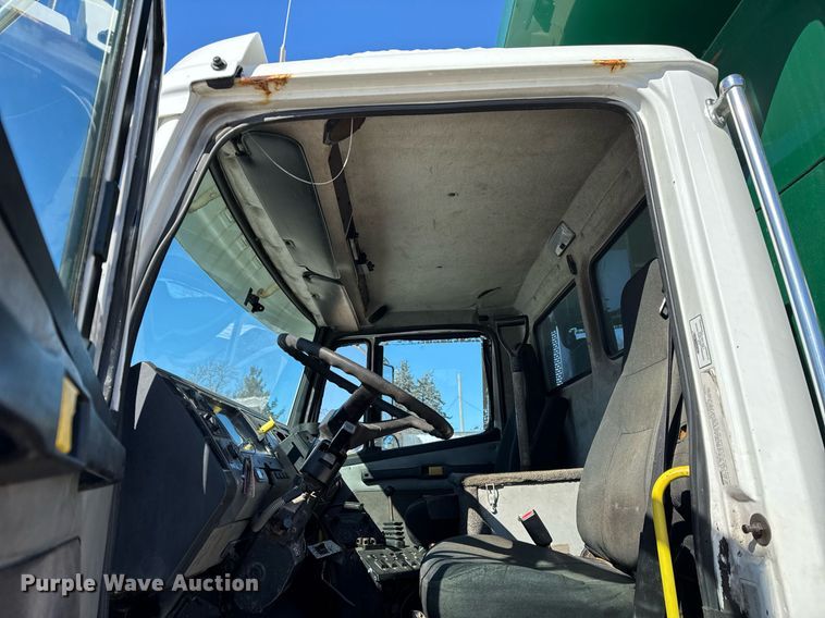 image for item DU3302 2002 Freightliner FL80 dump truck