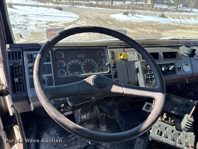 image for item DU3302 2002 Freightliner FL80 dump truck