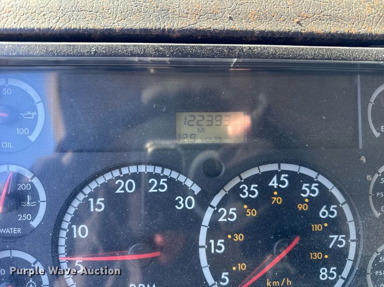 image for item DU3302 2002 Freightliner FL80 dump truck