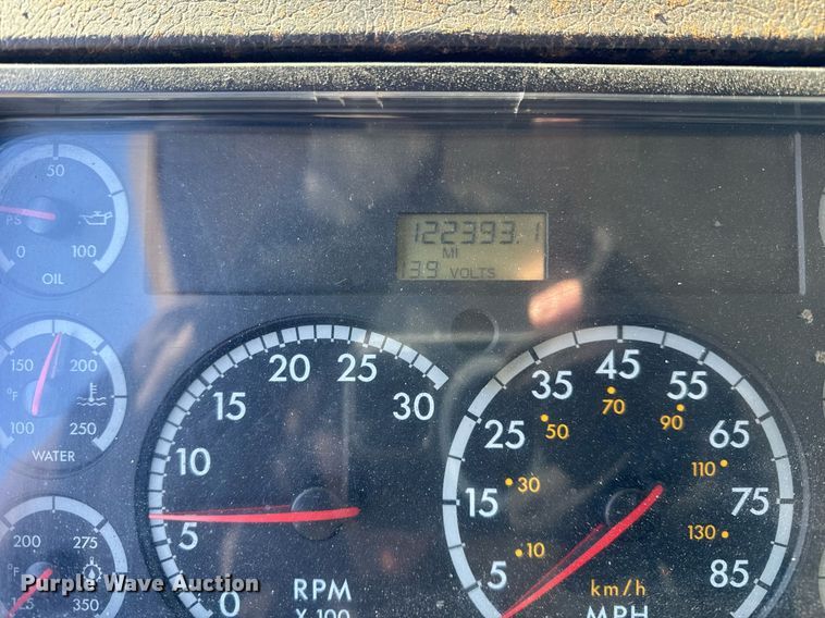 image for item DU3302 2002 Freightliner FL80 dump truck