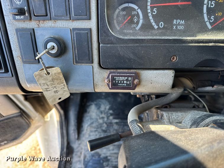 image for item DU3302 2002 Freightliner FL80 dump truck