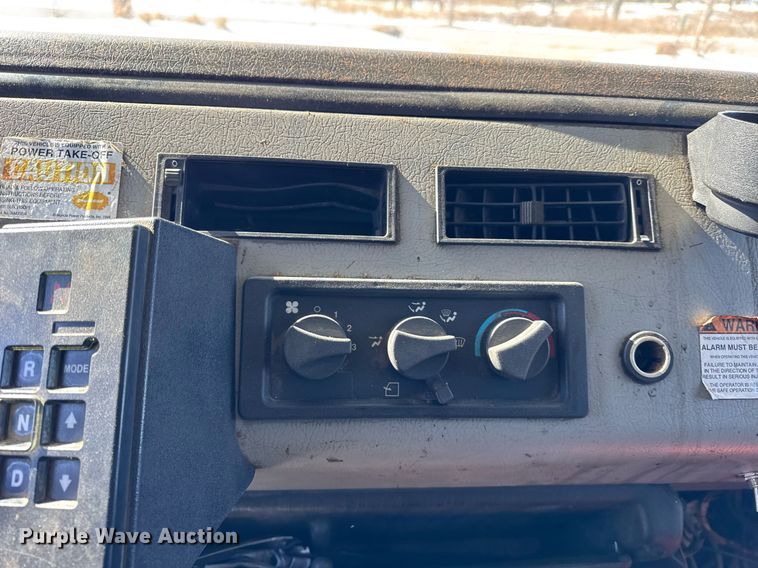 image for item DU3302 2002 Freightliner FL80 dump truck