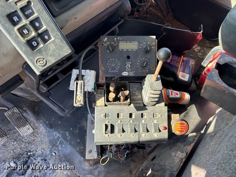 image for item DU3302 2002 Freightliner FL80 dump truck