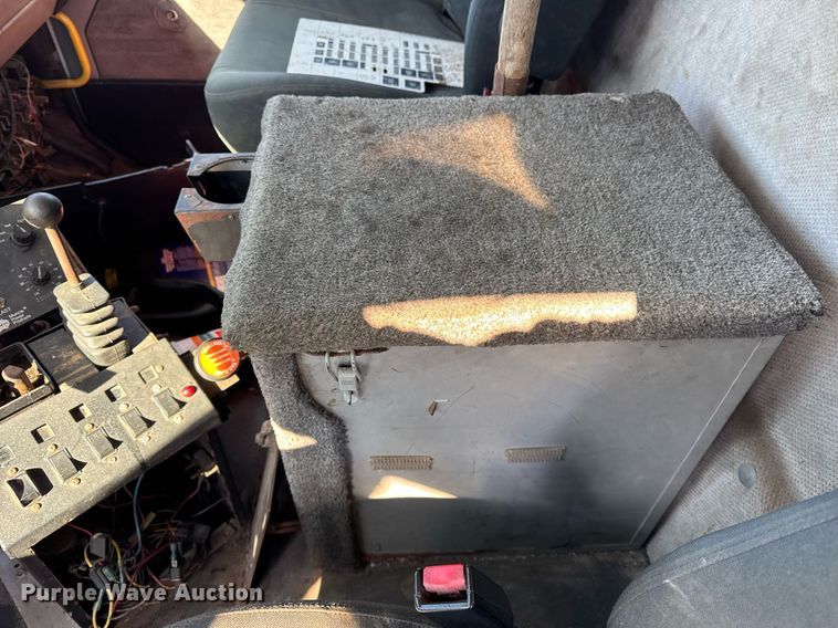 image for item DU3302 2002 Freightliner FL80 dump truck