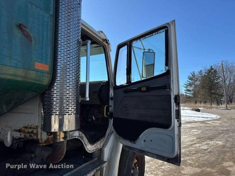 image for item DU3302 2002 Freightliner FL80 dump truck