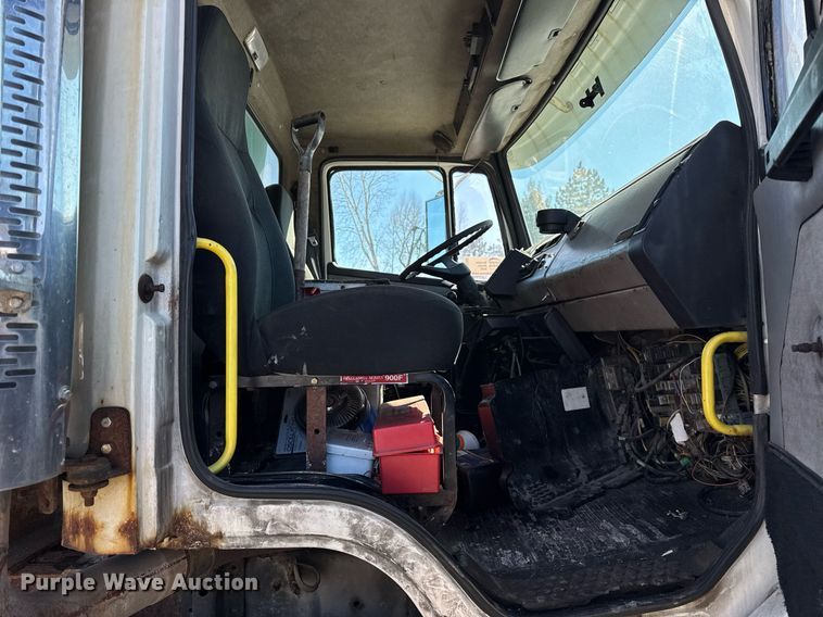 image for item DU3302 2002 Freightliner FL80 dump truck