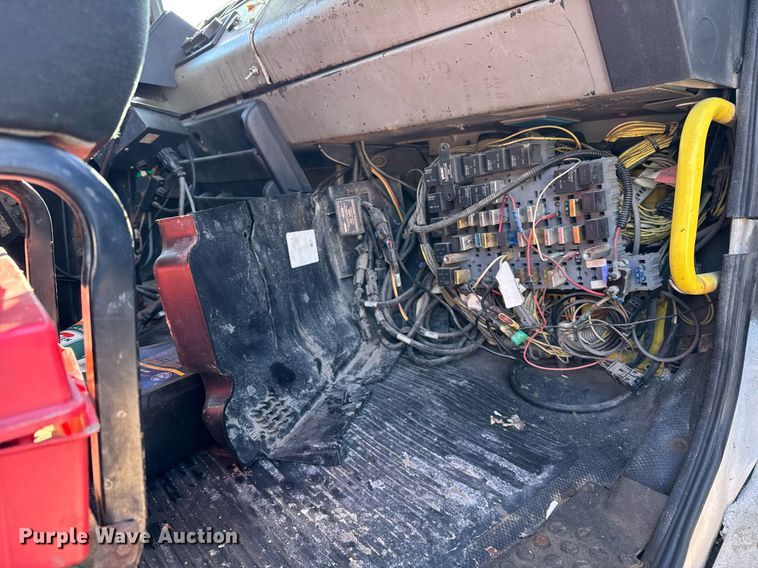 image for item DU3302 2002 Freightliner FL80 dump truck