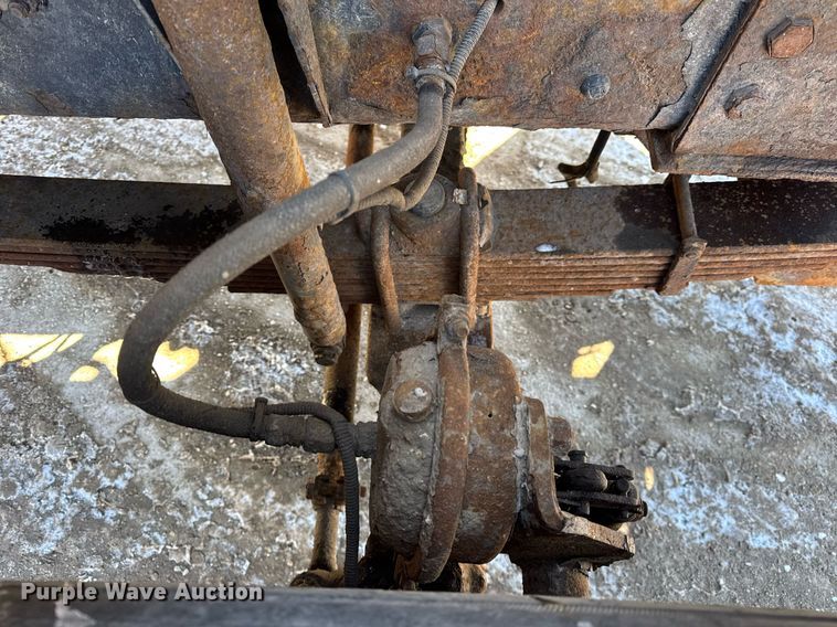 image for item DU3302 2002 Freightliner FL80 dump truck