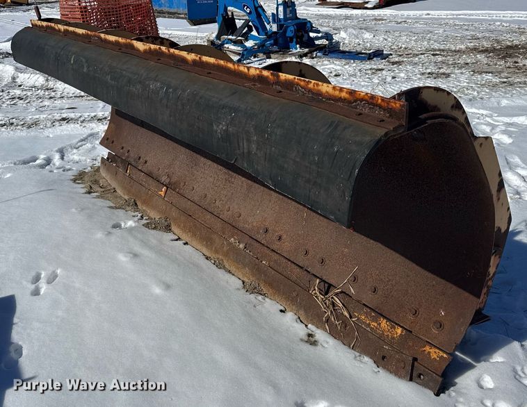 image for item DU3302 2002 Freightliner FL80 dump truck