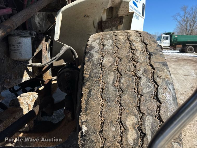 image for item DU3302 2002 Freightliner FL80 dump truck