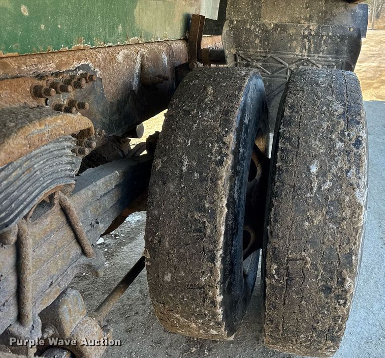 image for item DU3302 2002 Freightliner FL80 dump truck