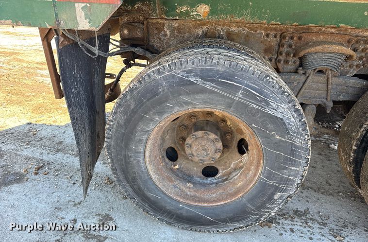 image for item DU3302 2002 Freightliner FL80 dump truck