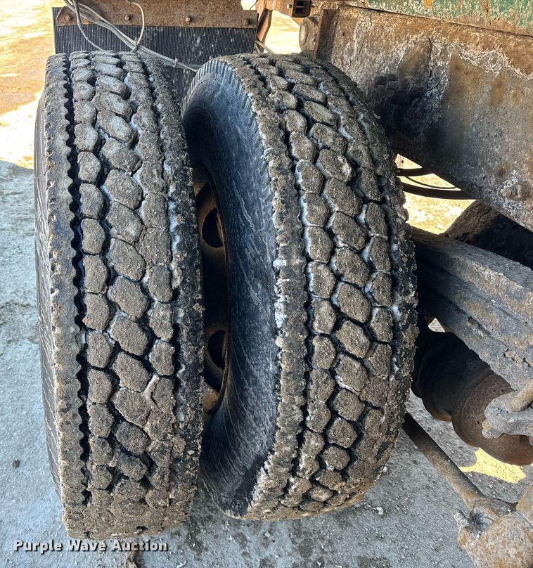 image for item DU3302 2002 Freightliner FL80 dump truck