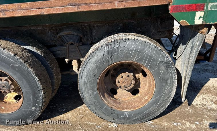 image for item DU3302 2002 Freightliner FL80 dump truck