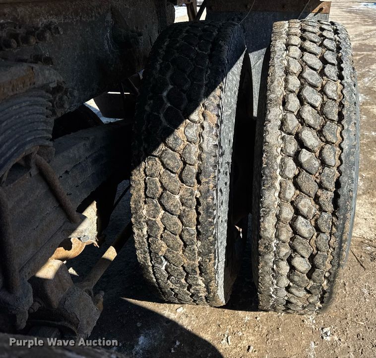 image for item DU3302 2002 Freightliner FL80 dump truck