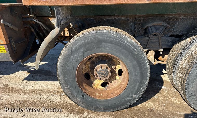 image for item DU3302 2002 Freightliner FL80 dump truck