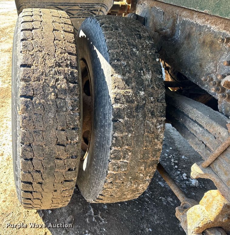 image for item DU3302 2002 Freightliner FL80 dump truck