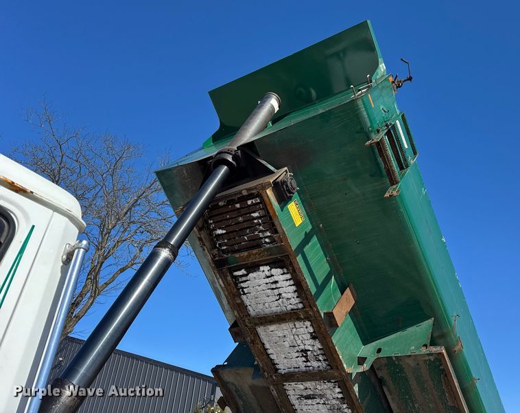 image for item DU3303 2002 Freightliner FL80 dump truck