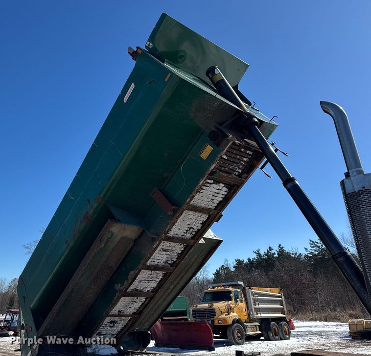 image for item DU3303 2002 Freightliner FL80 dump truck