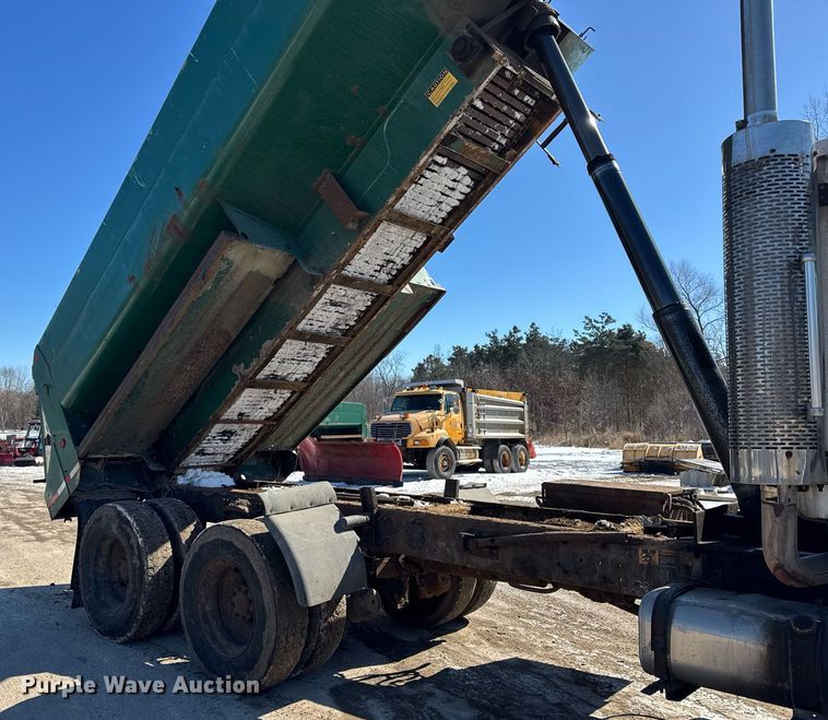 image for item DU3303 2002 Freightliner FL80 dump truck