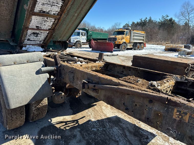 image for item DU3303 2002 Freightliner FL80 dump truck