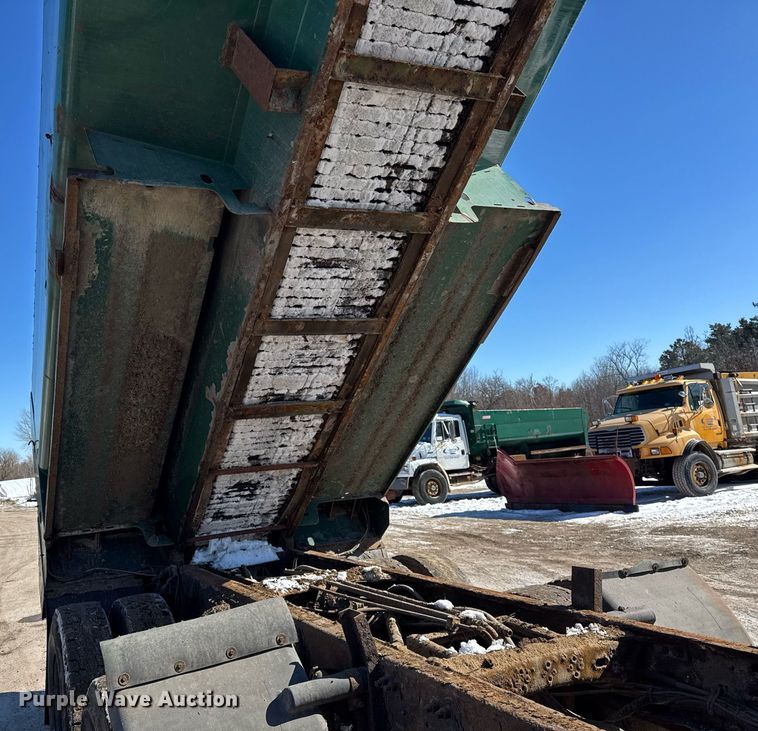 image for item DU3303 2002 Freightliner FL80 dump truck