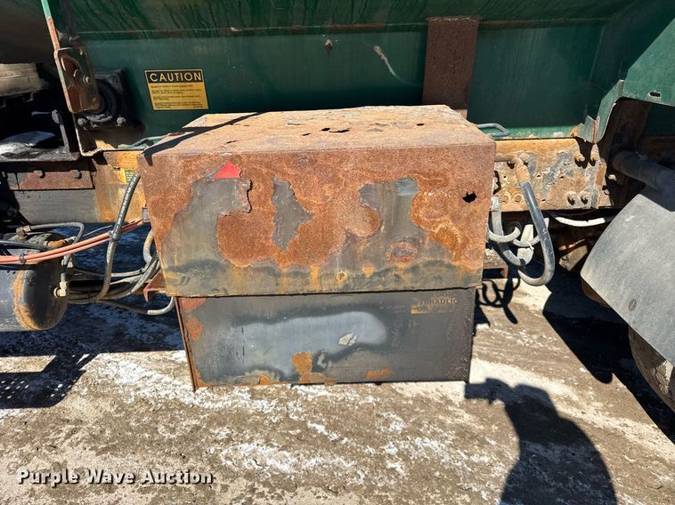 image for item DU3303 2002 Freightliner FL80 dump truck