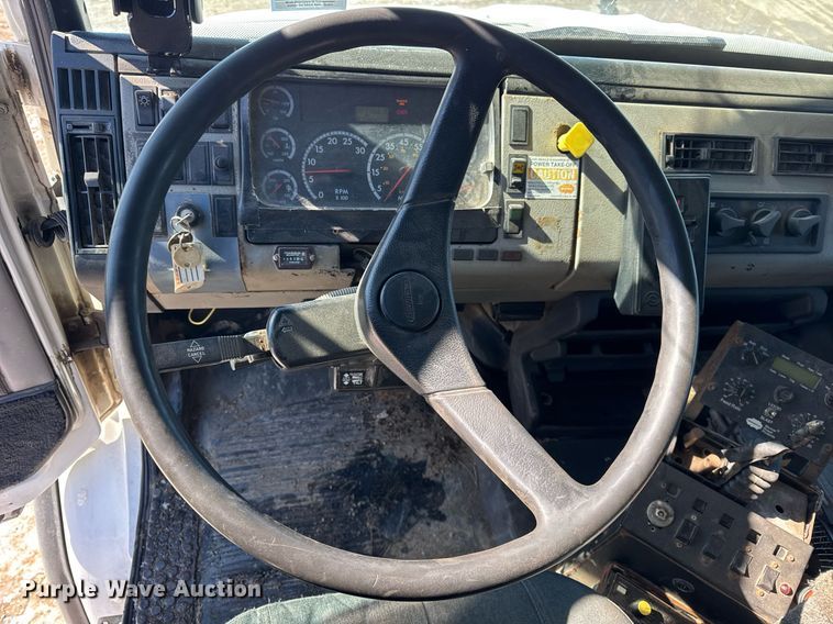 image for item DU3303 2002 Freightliner FL80 dump truck