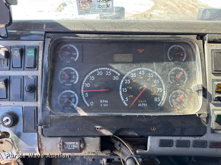 image for item DU3303 2002 Freightliner FL80 dump truck