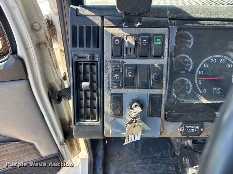 image for item DU3303 2002 Freightliner FL80 dump truck