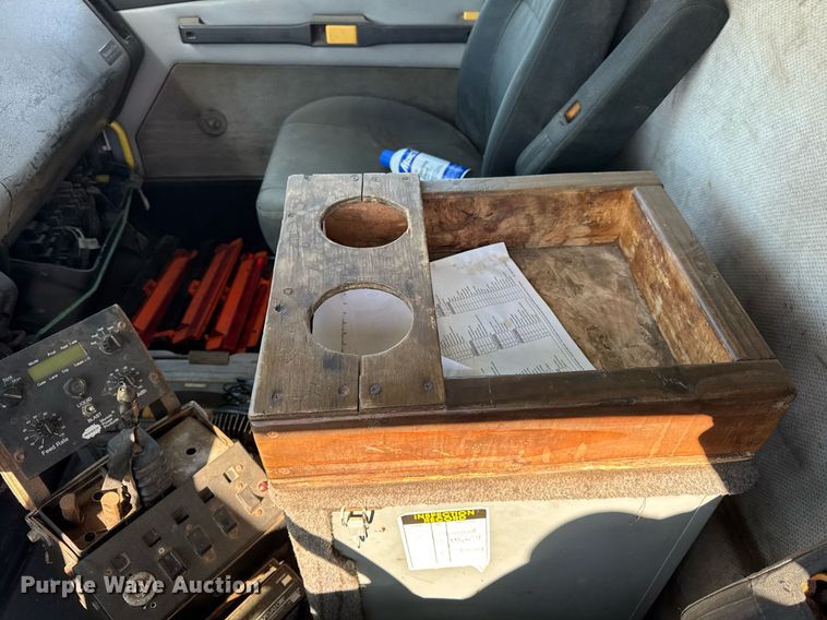 image for item DU3303 2002 Freightliner FL80 dump truck