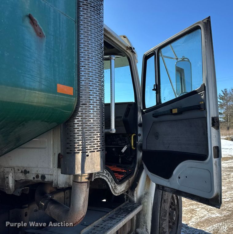 image for item DU3303 2002 Freightliner FL80 dump truck