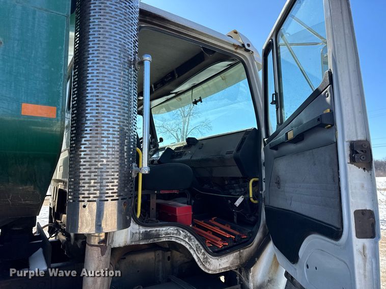 image for item DU3303 2002 Freightliner FL80 dump truck