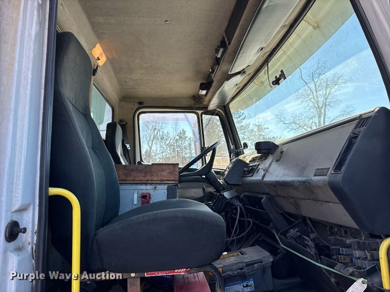 image for item DU3303 2002 Freightliner FL80 dump truck