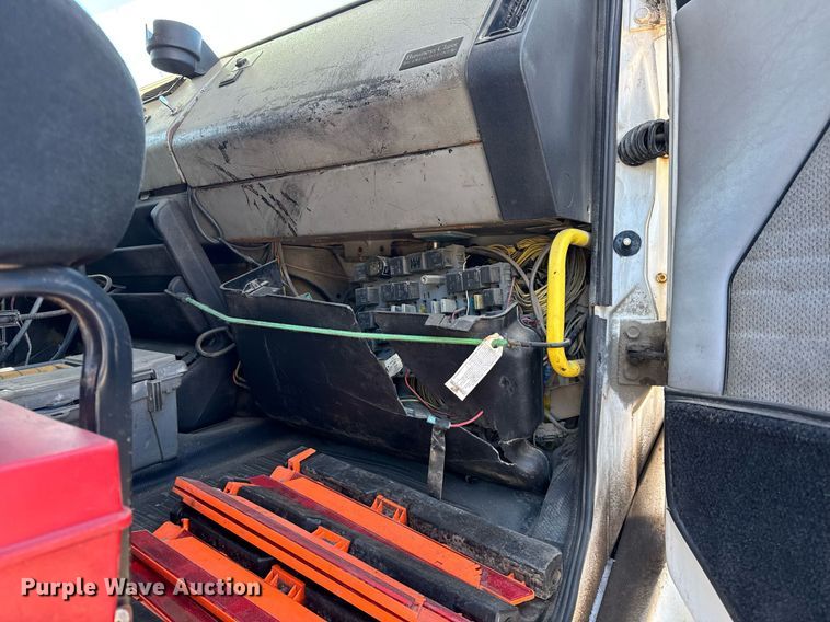 image for item DU3303 2002 Freightliner FL80 dump truck