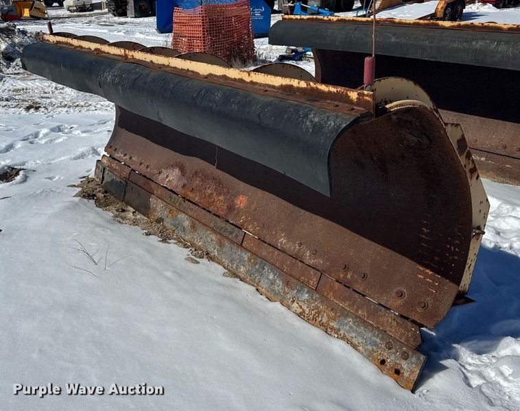 image for item DU3303 2002 Freightliner FL80 dump truck