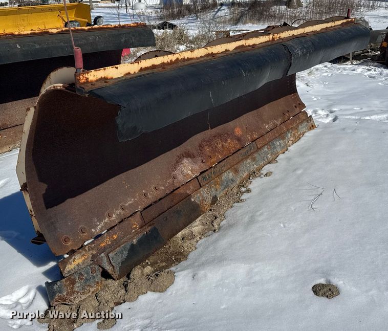 image for item DU3303 2002 Freightliner FL80 dump truck