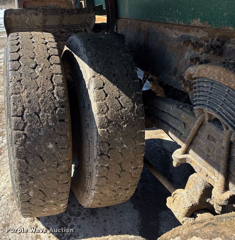 image for item DU3303 2002 Freightliner FL80 dump truck